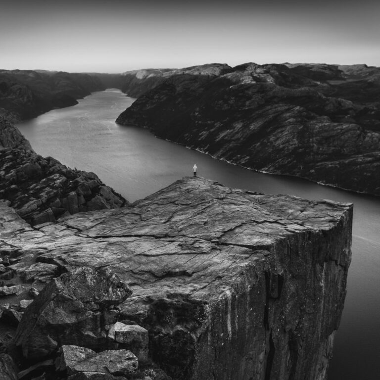 Preikestolen, Norway photos, Norway landscape black and white, Marcin Kęsek fotografia czarno biała, cliff Preikestolen, krajobrazy Marcin Kęsek