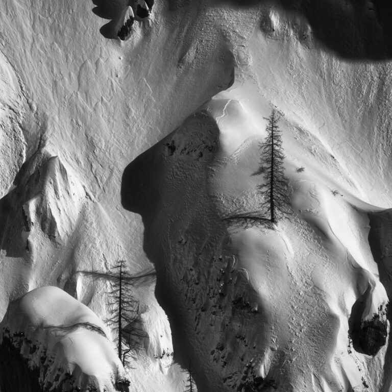 detal w krajobrazie, fotografia czarno biała, zimowe krajobrazy górskie, black and white mountain, Marcin Kęsek fotograf